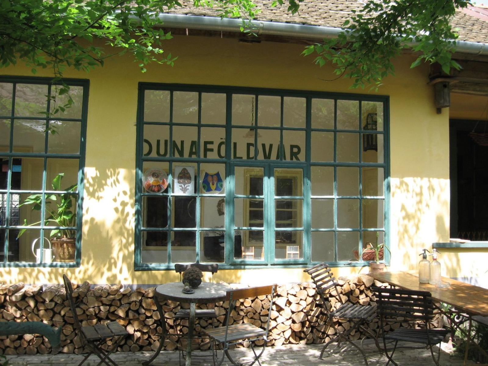 Rozmaringos Udvarhaz Dunafoldvar Exterior photo