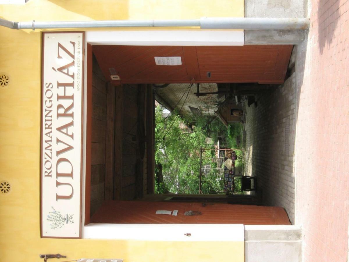 Rozmaringos Udvarhaz Dunafoldvar Exterior photo